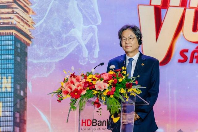 ĐHCĐ HDBank: Bước vào chu kỳ tăng trưởng mới, kế hoạch lợi nhuận năm 2026 tăng trên 40% - Ảnh 3.