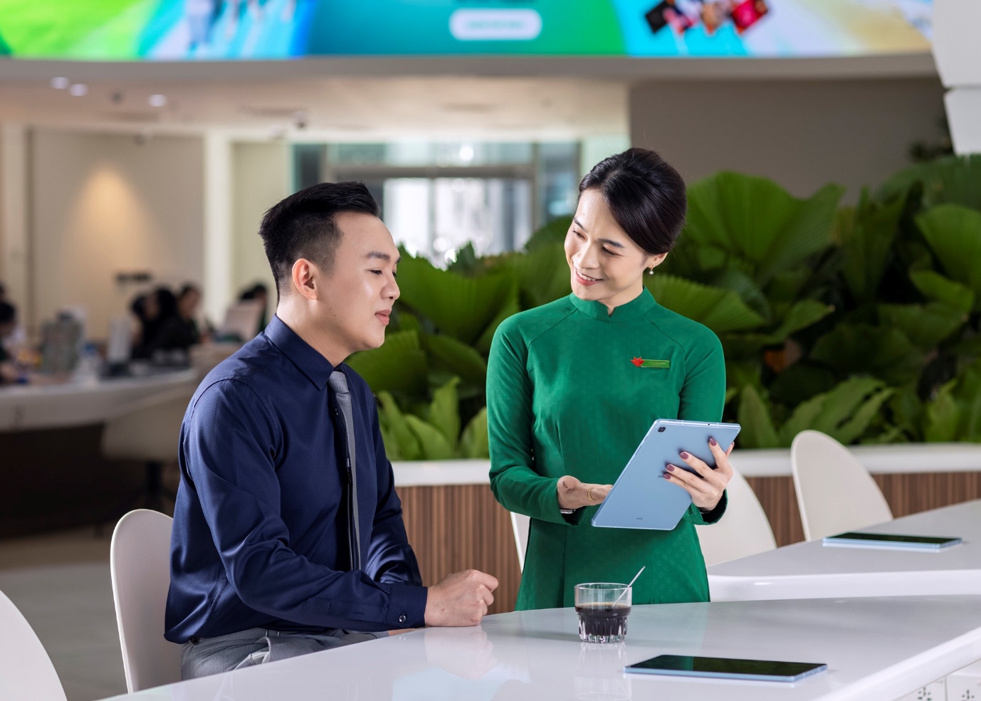 VPBank được vinh danh Tổ chức phát hành tài chính bền vững tốt nhất Việt Nam - Ảnh 2.