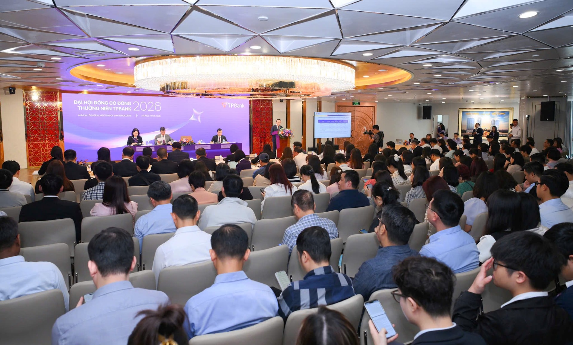ĐHCĐ TPBank: Đặt mục tiêu lợi nhuận 10.300 tỷ đồng, chia cổ tức 20% trong năm nay- Ảnh 1.