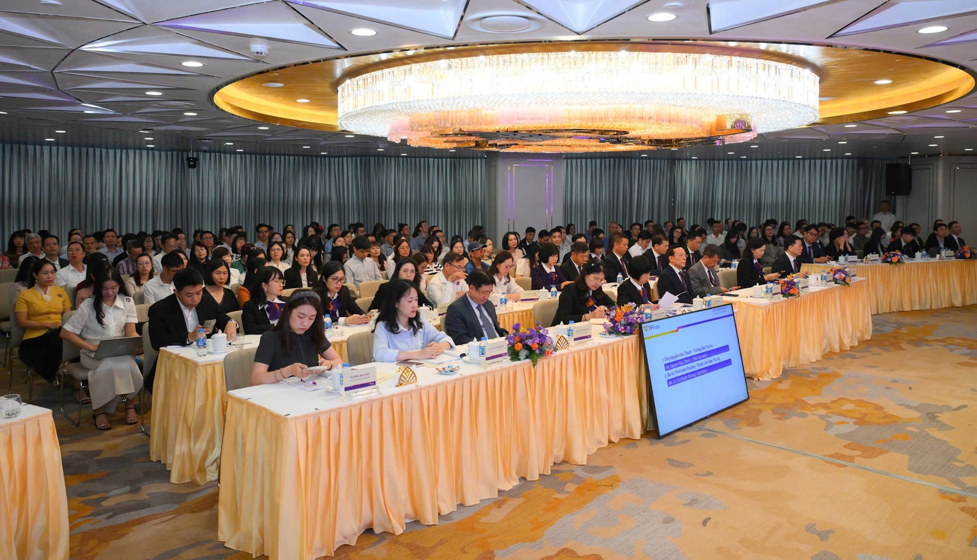 ĐHCĐ TPBank: Đặt mục tiêu lợi nhuận 10.300 tỷ đồng, chia cổ tức 20% trong năm nay- Ảnh 7.