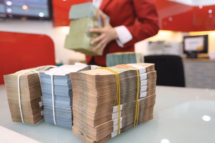 Lãi suất trái phiếu tăng vọt, vì sao ngân hàng hạn hẹp vốn cho vay?- Ảnh 1.