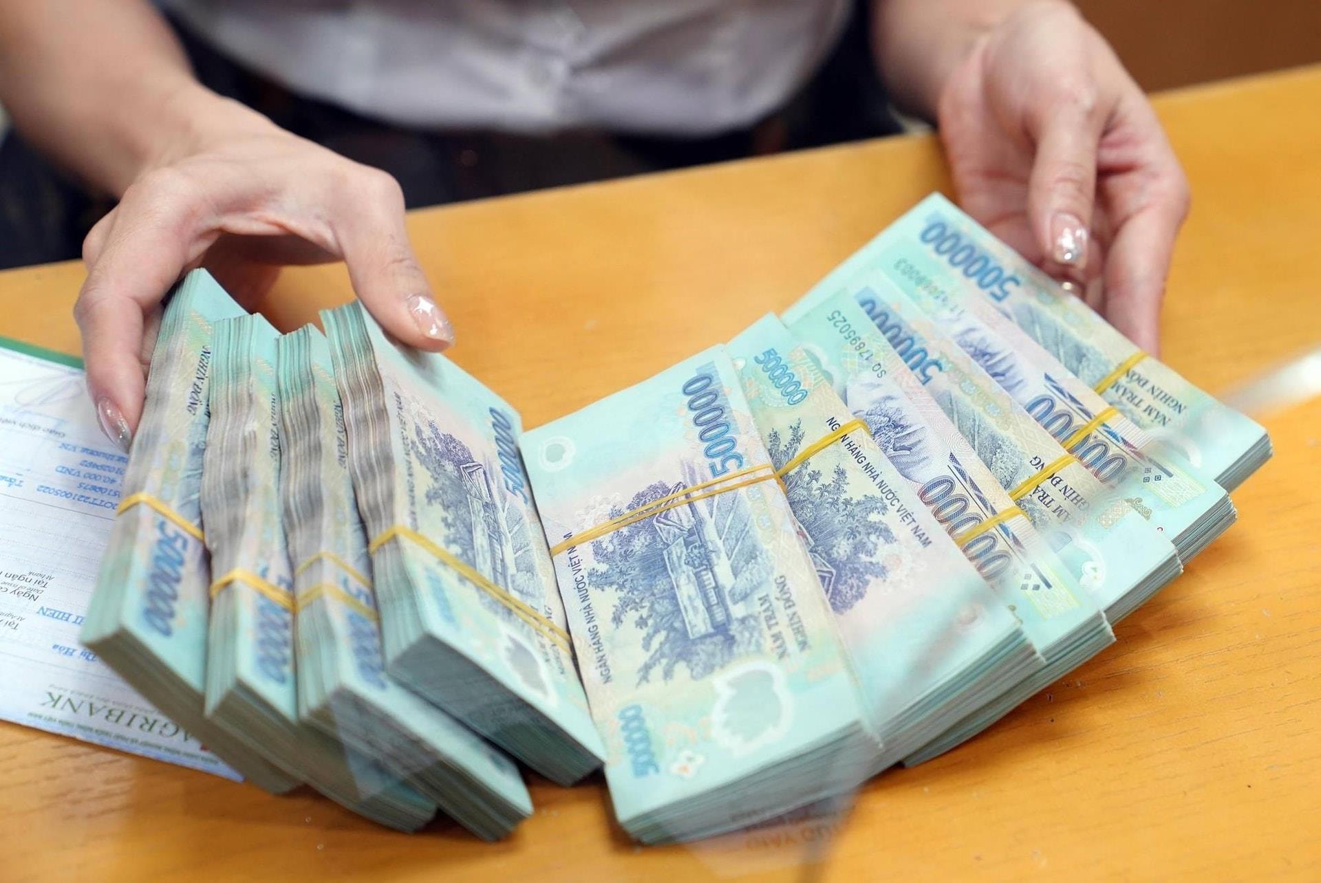 Ngân hàng nào "ôm" nhiều nợ cần chú ý nhất? - Ảnh 1.