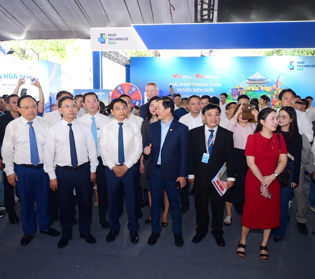 Gian hàng của SACOMBANK thu hút khách quốc tế tại Lễ hội tài chính số 2026- Ảnh 1.