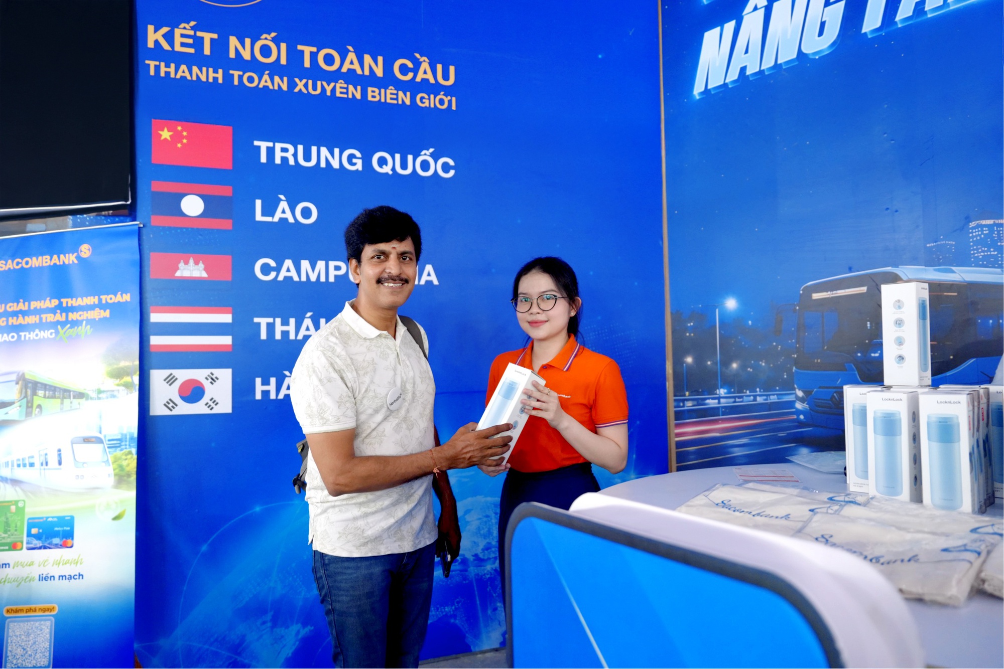 Gian hàng của SACOMBANK thu hút khách quốc tế tại Lễ hội tài chính số 2026- Ảnh 6.