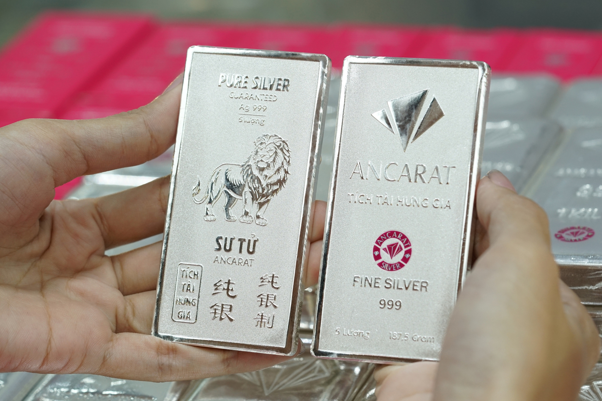 Giá vàng hôm nay 1 - 6 giảm mạnh , bạc bất ngờ tăng trở lại - Ảnh 3.