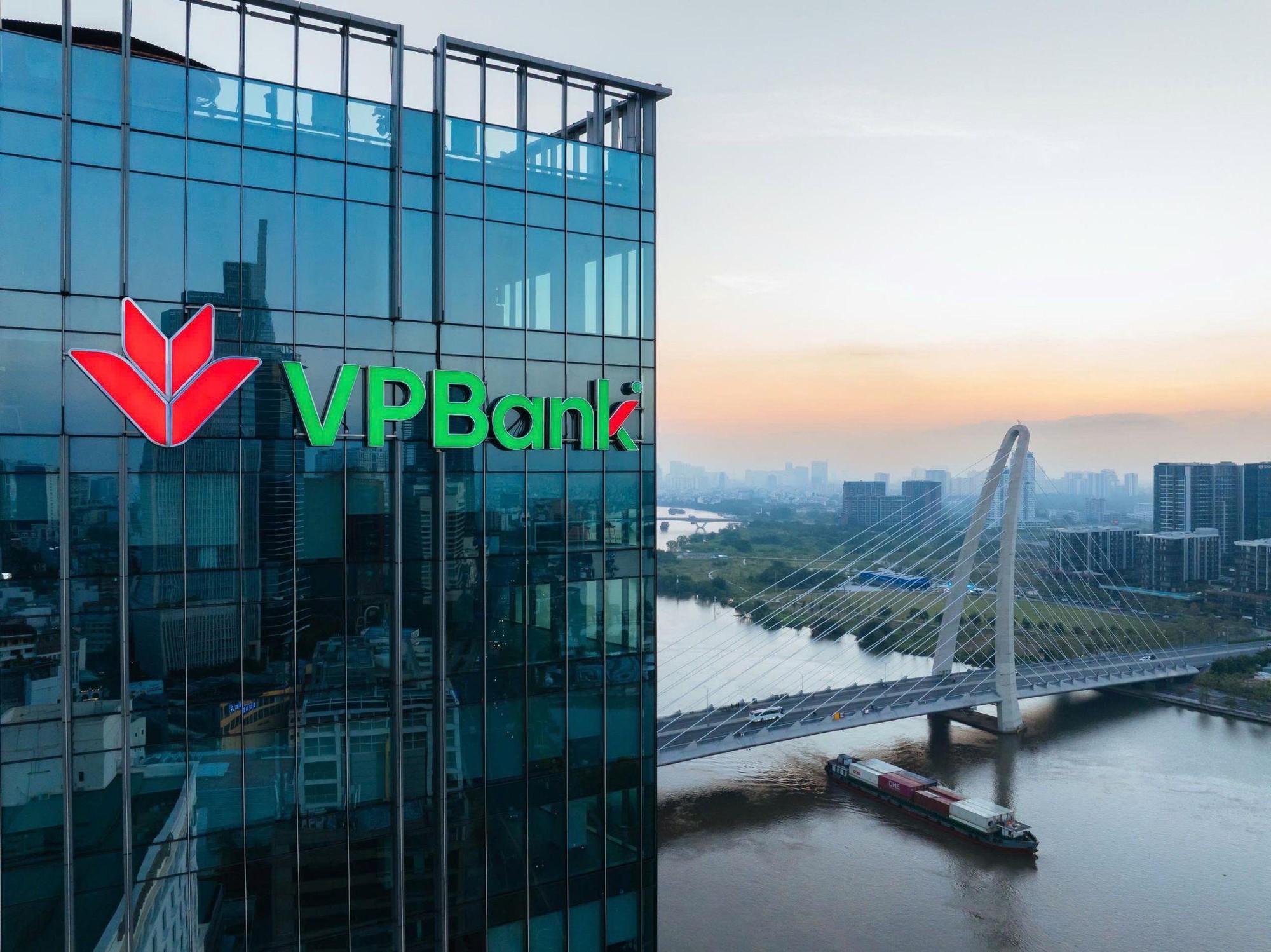 VPBank tiếp tục thăng hạng trong danh sách 500 doanh nghiệp lớn nhất Đông Nam Á - Ảnh 1.