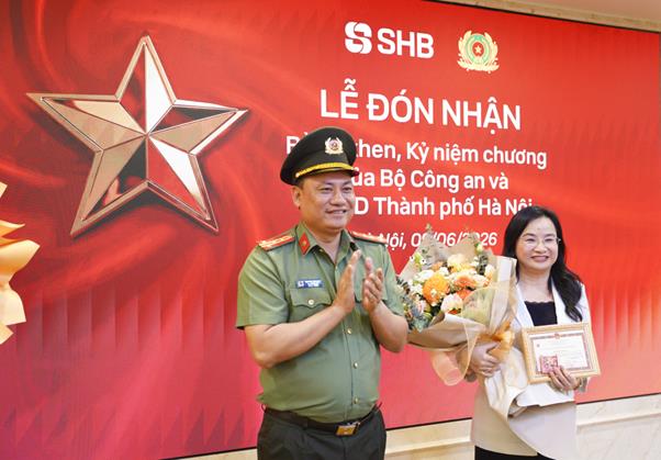 Bộ Công an tặng bằng khen cho SHB - Ảnh 4.