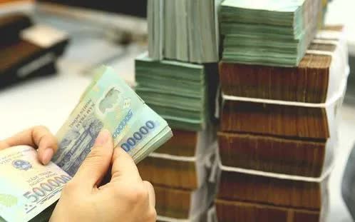 Lãi suất tiết kiệm biến động trái chiều - Ảnh 2.