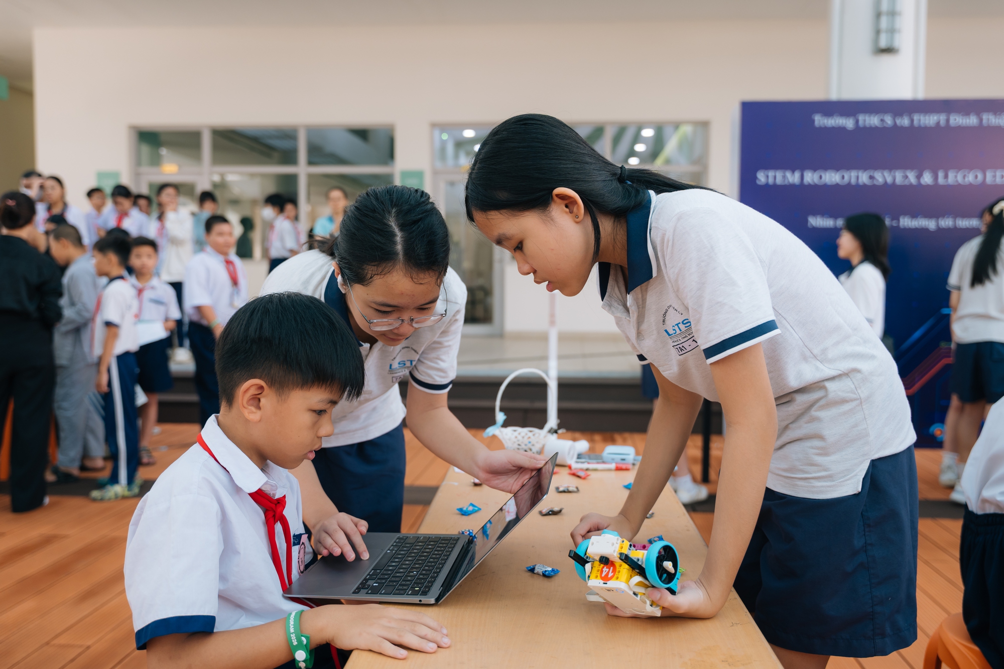 CUBHCM: Gần hai thập kỷ theo đuổi chiến lược phát triển cộng đồng thông qua giáo dục và tài chính - Ảnh 2.