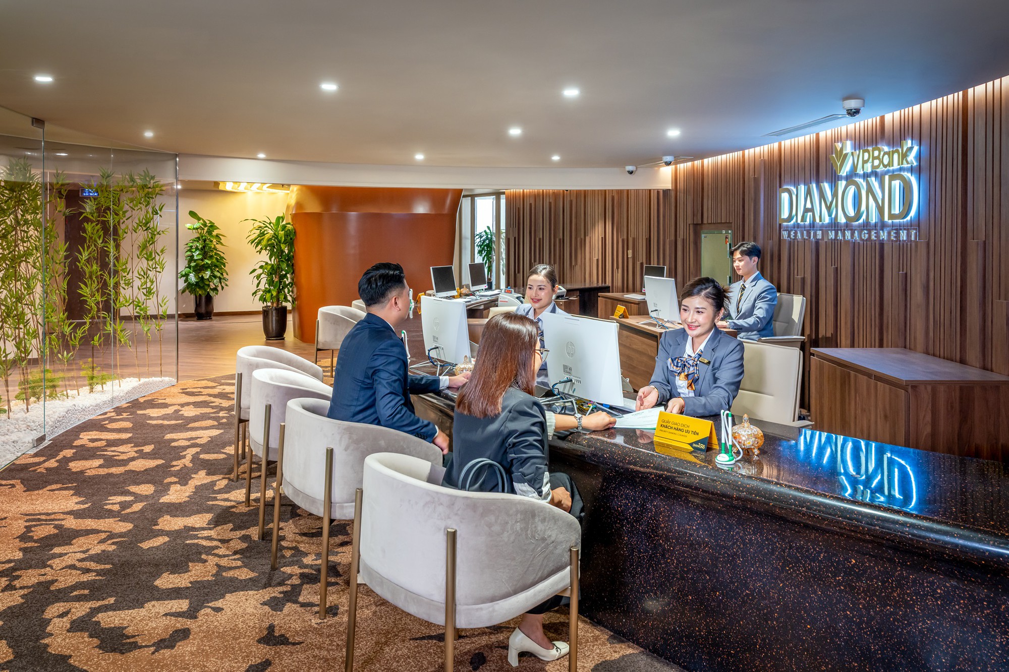 Family Banking giúp VPBank Diamond tạo khác biệt tại Global Banking & Finance Awards - Ảnh 1.