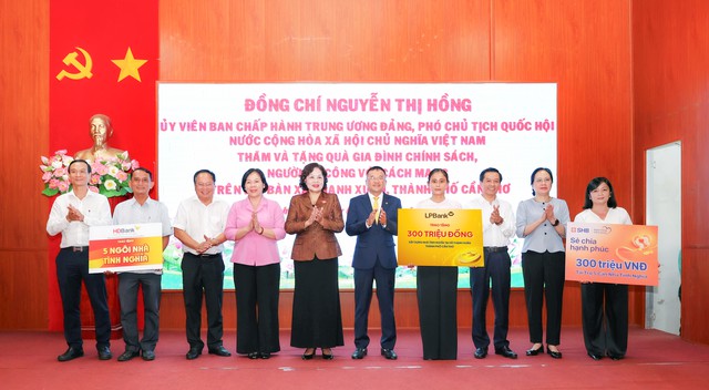 LPBank đóng góp 15 tỷ đồng chăm lo người có công, nối dài hành trình "Đền ơn đáp nghĩa"- Ảnh 2.