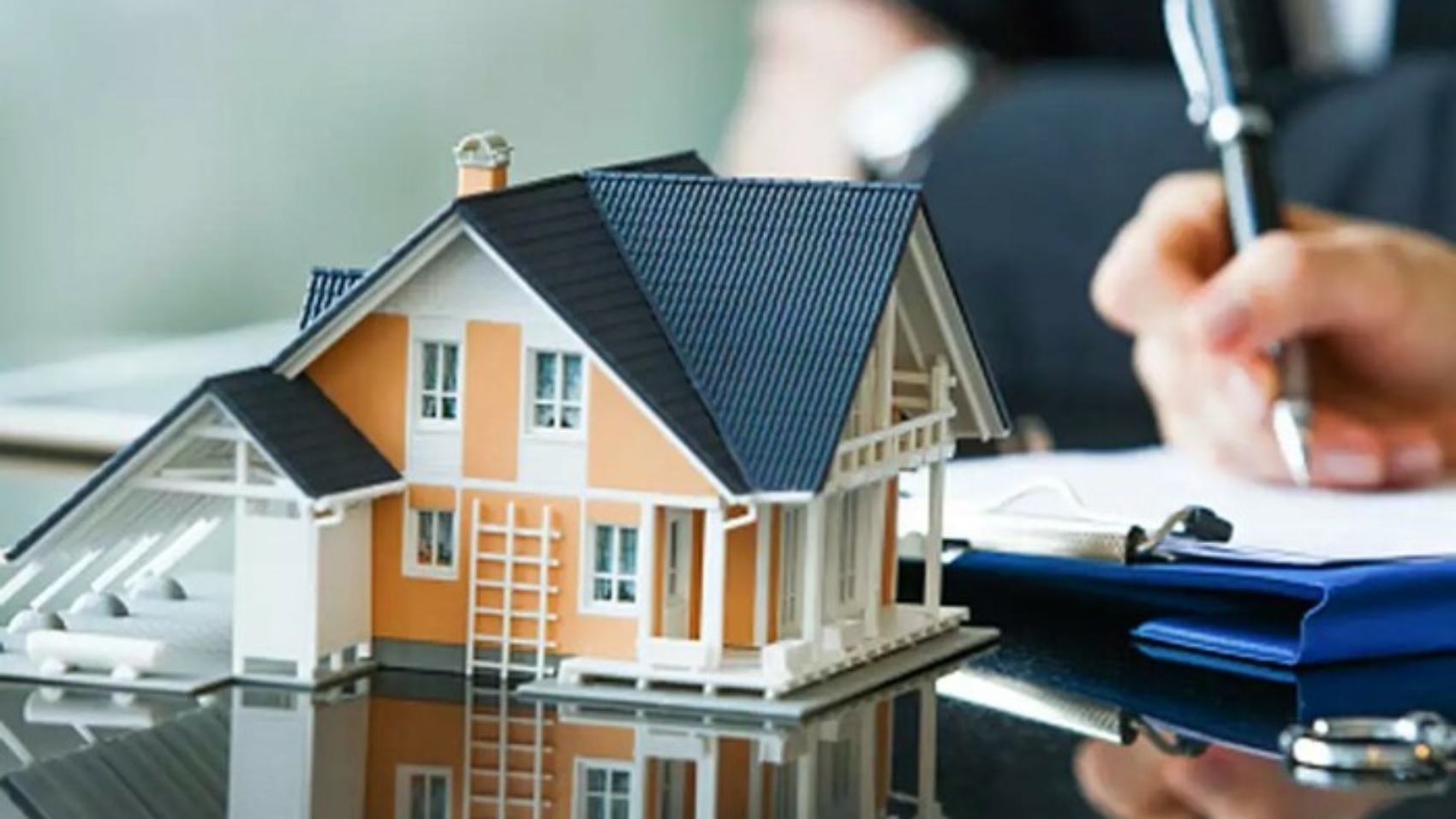 Bất động sản cắt lỗ tràn lan, chuyên gia nói thẳng: Nhiều nơi thực chất chỉ đang 'cắt lãi' - Ảnh 2.