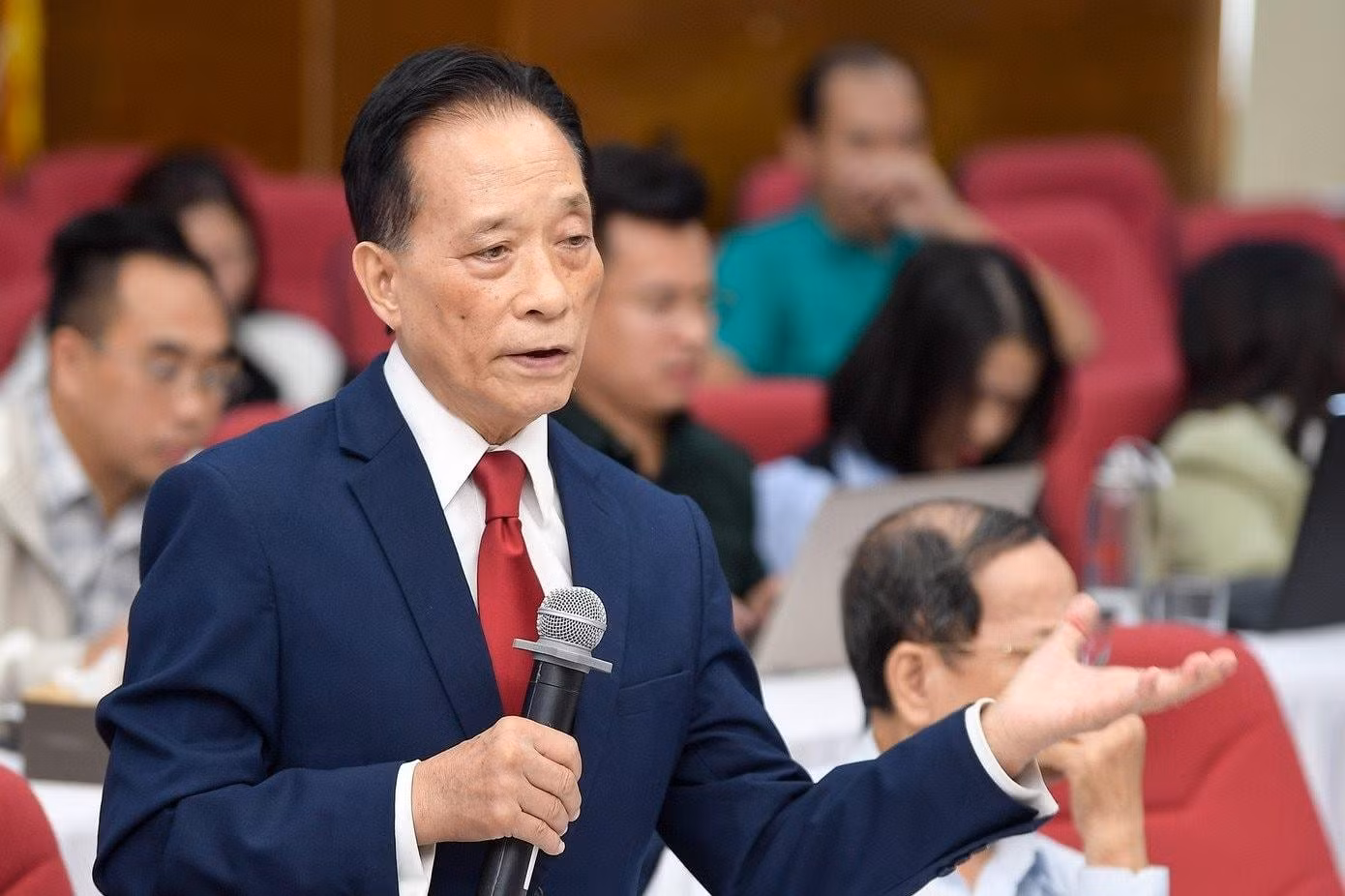 Vì sao người dân 'đổ tiền' vào ngân hàng?- Ảnh 2.