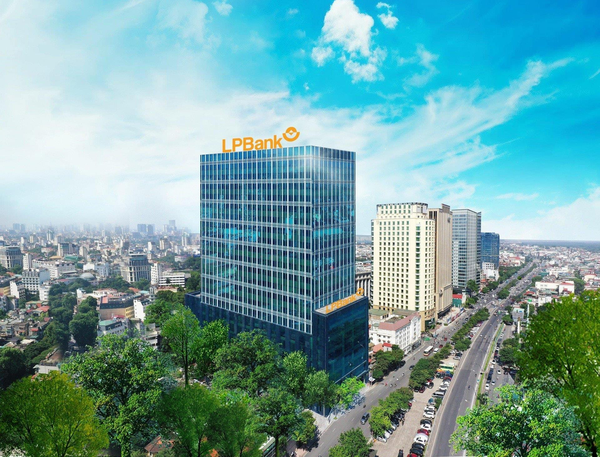 Bà Phạm Thu Hương mua hơn 148 triệu cổ phiếu LPB, cùng ông Phạm Nhật Vượng nắm gần 10% vốn LPBank - Ảnh 1.