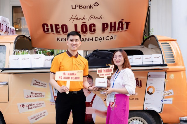 LPBank đồng hành hộ kinh doanh và cá nhân kinh doanh thích ứng chuyển đổi số và quy định thuế mới- Ảnh 3.