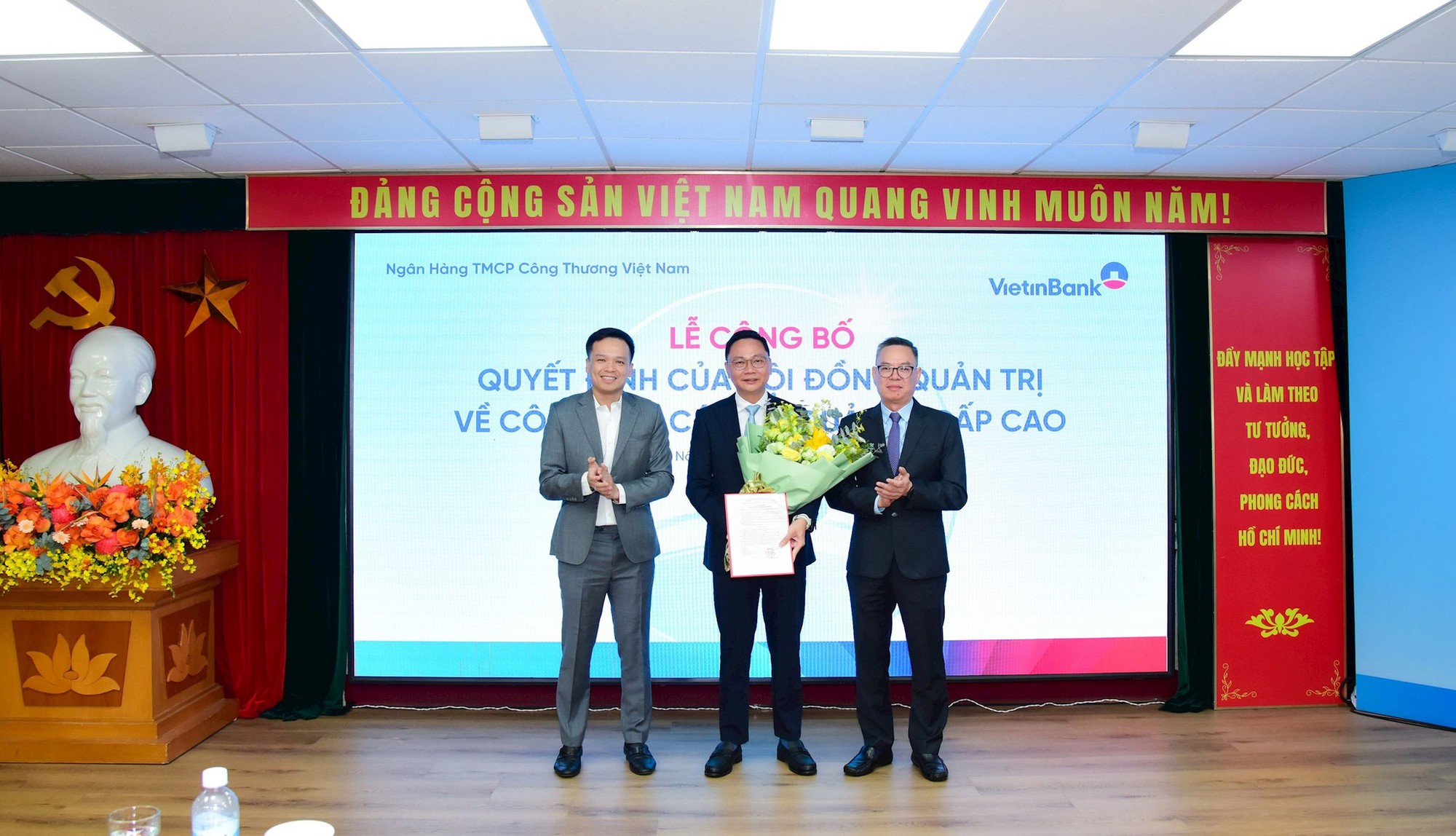 Ông Nguyễn Thanh Tùng giữ chức vụ Phó Tổng Giám đốc VietinBank- Ảnh 1.