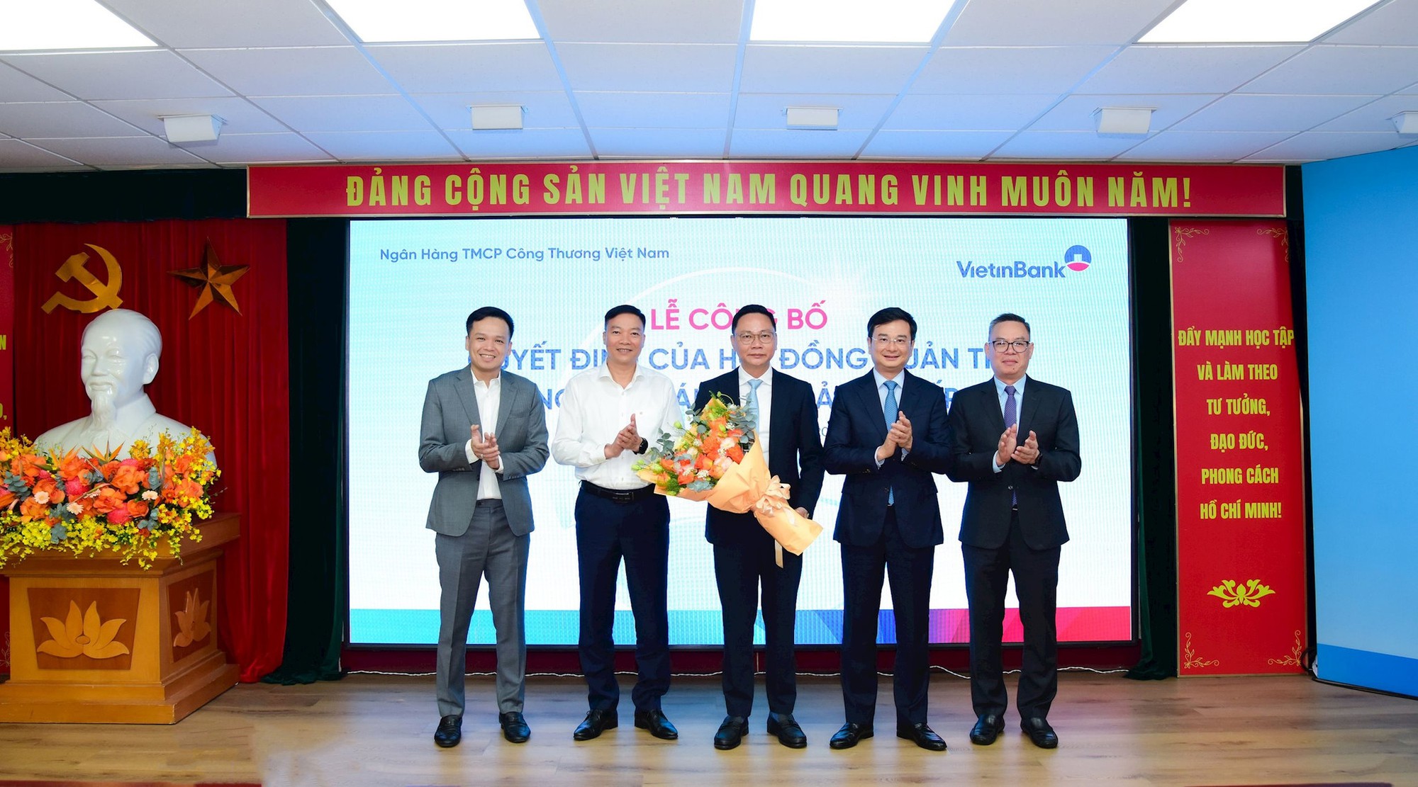 Ông Nguyễn Thanh Tùng giữ chức vụ Phó Tổng Giám đốc VietinBank- Ảnh 2.