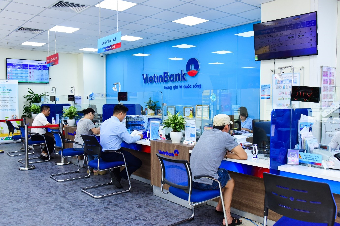 Lãi suất ngân hàng 23/8 tại Agribank, Vietcombank, BIDV, VietinBank, MB, Sacombank, HDBank,... - Ảnh 1.
