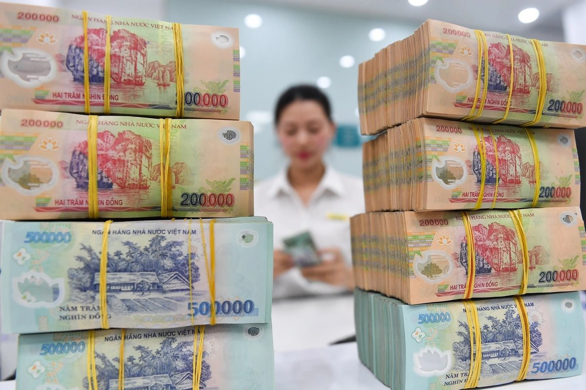 Trái phiếu sắp đến kỳ đáo hạn, lãi suất huy động neo cao- Ảnh 1.