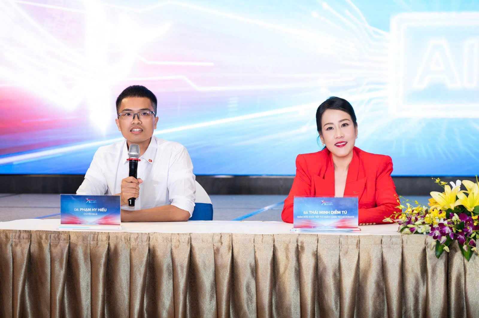 Tiến sĩ AI 9x rời OpenAI, quyết định đầu quân cho Techcombank, trở thành người trẻ nhất trong ban lãnh đạo  - Ảnh 3.