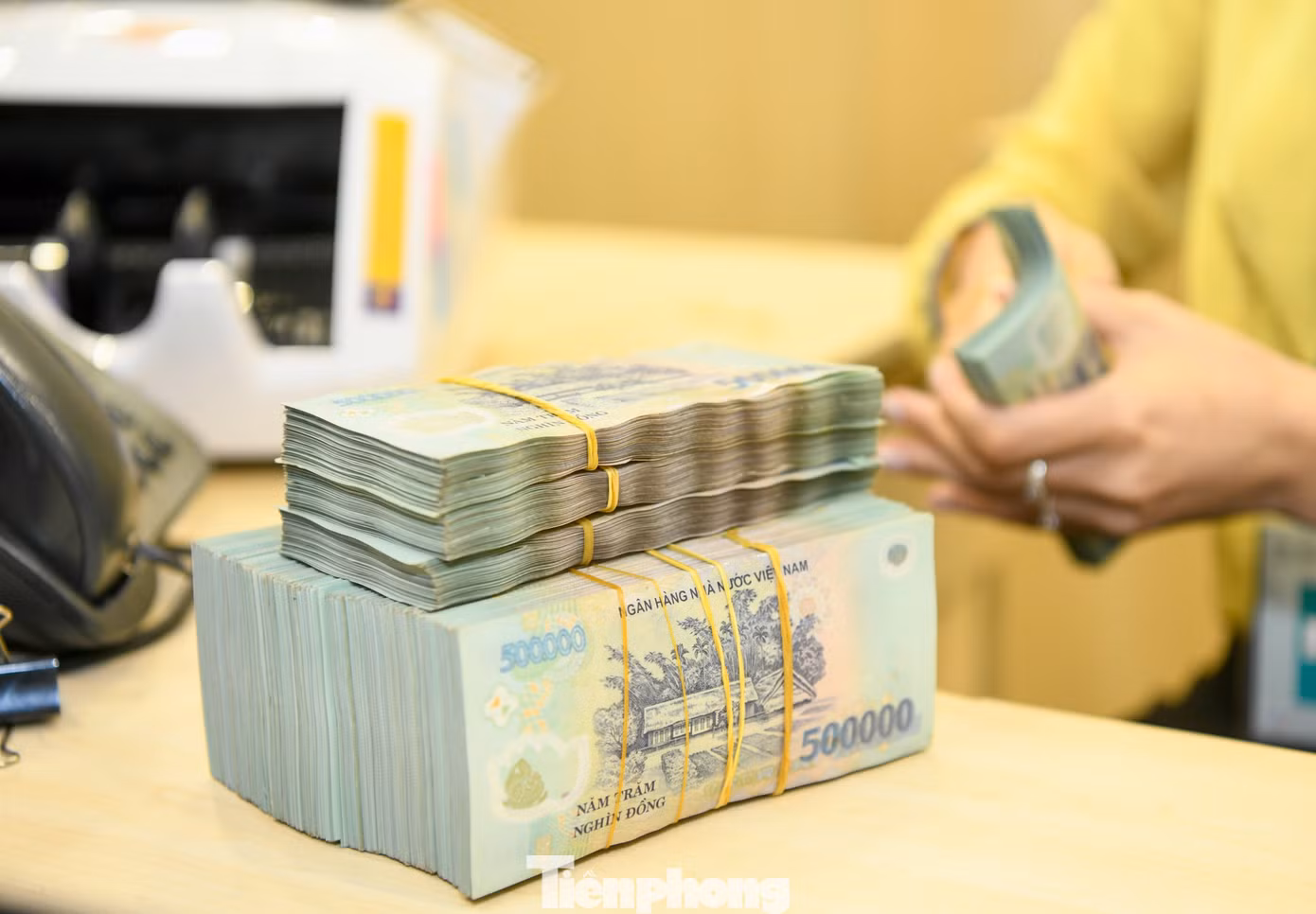 Huy động vốn ngân hàng vượt tín dụng: Sắp có bất ngờ về lãi suất?- Ảnh 1.