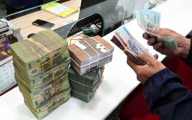Lãi suất tiền gửi ngân hàng lên trên 9%, Ngân hàng Nhà nước nói tốc độ tăng đang chậm lại - Ảnh 1.