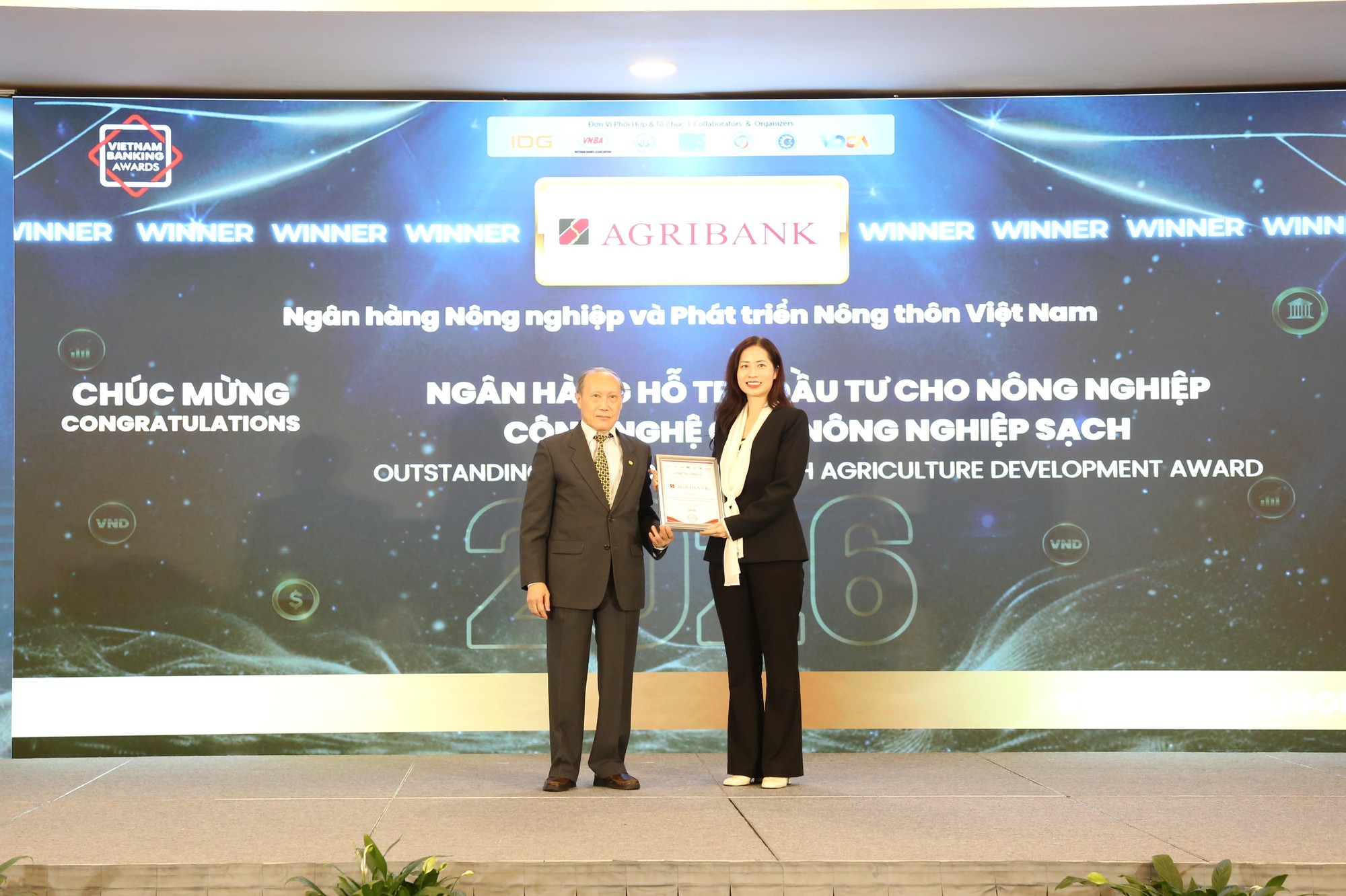 ‏Agribank được vinh danh 3 giải thưởng Ngân hàng Việt Nam tiêu biểu 2026‏ - Ảnh 1.