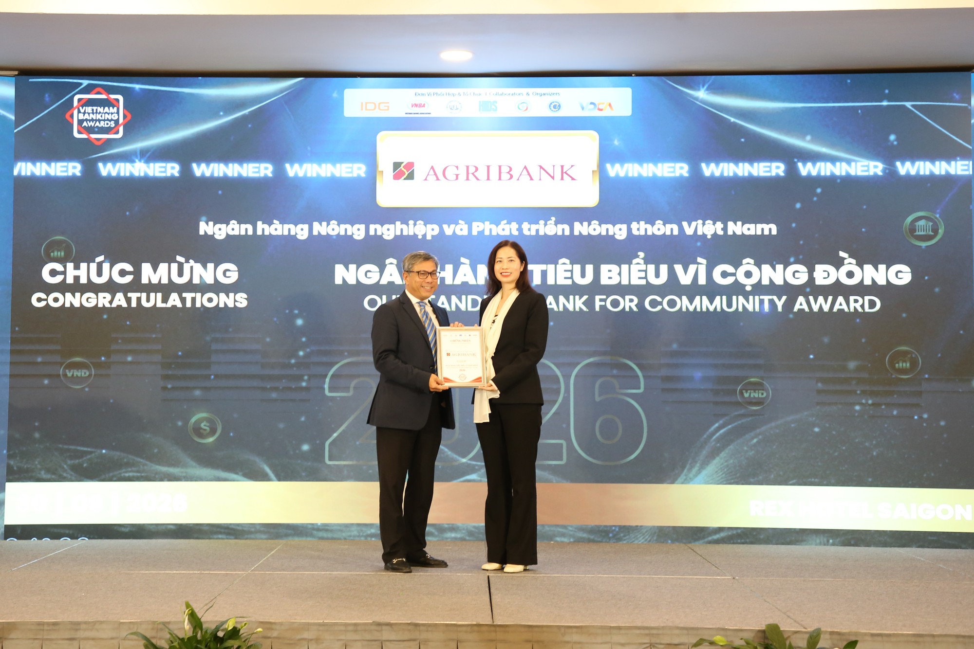 ‏Agribank được vinh danh 3 giải thưởng Ngân hàng Việt Nam tiêu biểu 2026‏ - Ảnh 2.