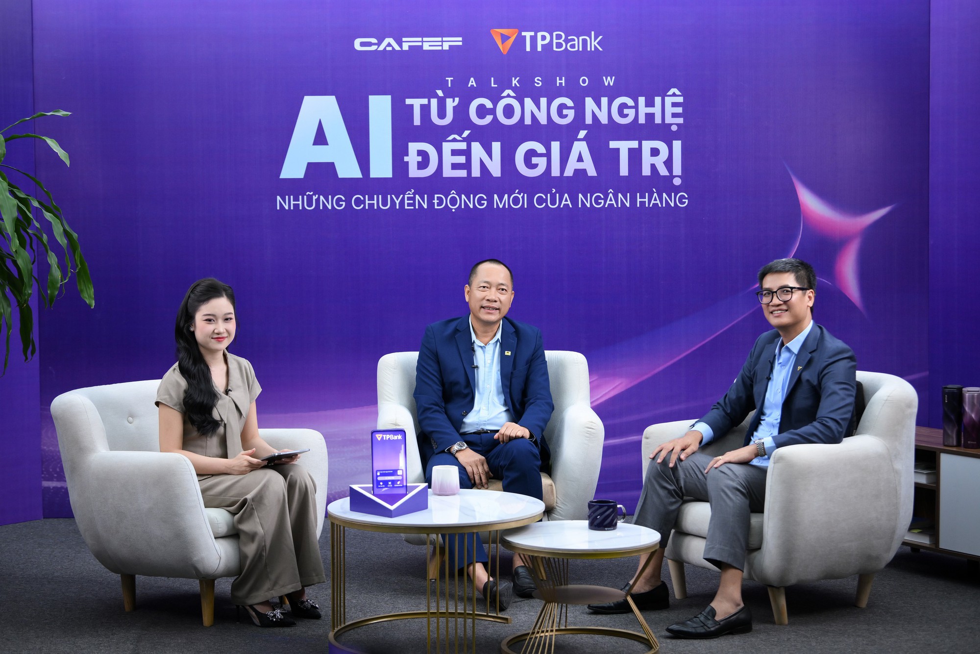 Lãnh đạo doanh nghiệp duyệt chi từ bất cứ đâu: Khi chiếc điện thoại thay thế cả “phòng điều hành” - Ảnh 1.
