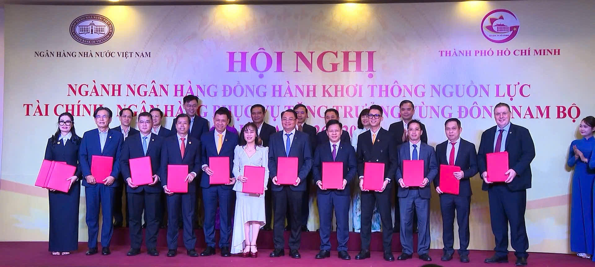 Ngành ngân hàng cam kết tiên phong, kiến tạo sức bật Đông Nam Bộ - Ảnh 1.