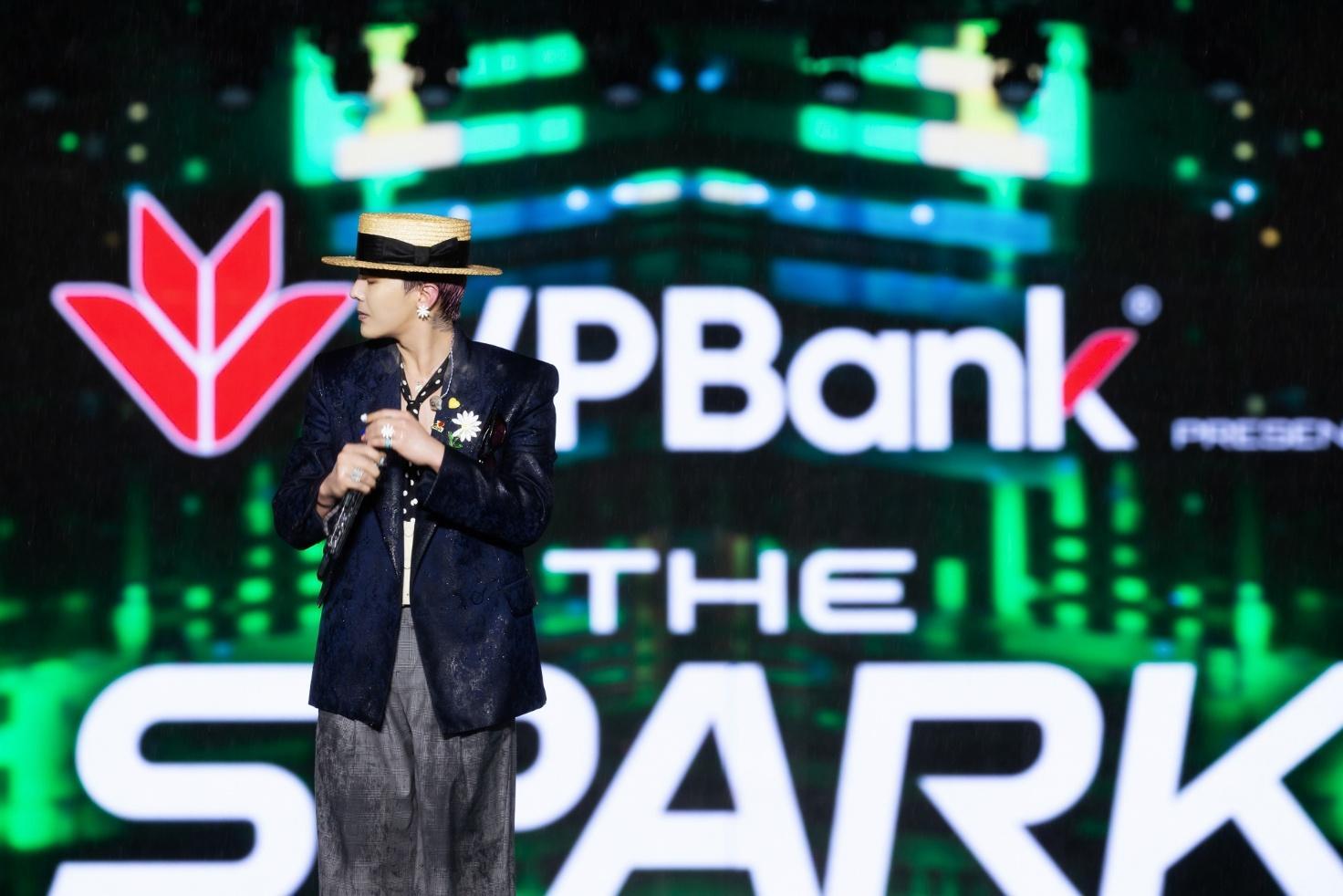 Từ ngân hàng đến người kiến tạo trải nghiệm: “Show lớn để VPBank lo” - Ảnh 2.